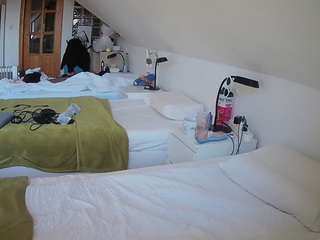 voyeurcam-julmodels-bed-3