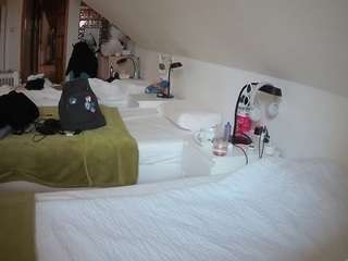 voyeurcam-julmodels-bed-3 camsoda