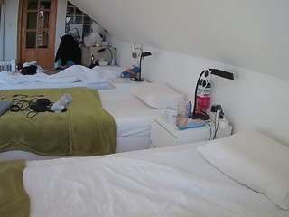 voyeurcam-julmodels-bed-3