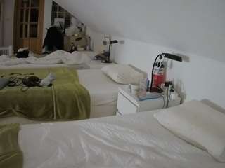 voyeurcam-julmodels-bed-3