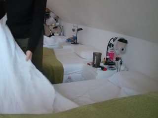 voyeurcam-julmodels-bed-3 camsoda