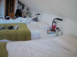 voyeurcam-julmodels-bed-3 camsoda