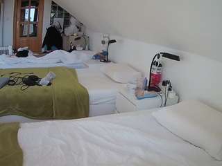 voyeurcam-julmodels-bed-3