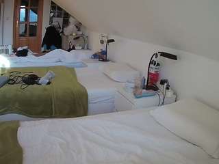 voyeurcam-julmodels-bed-3