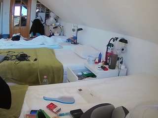 voyeurcam-julmodels-bed-3 Live Webcam on CamSoda