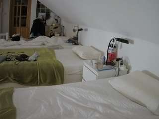 voyeurcam-julmodels-bed-3 camsoda