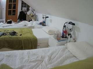 voyeurcam-julmodels-bed-3 camsoda