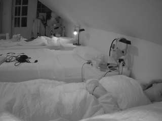voyeurcam-julmodels-bed-3