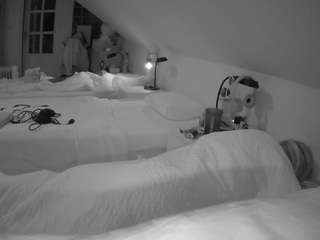 voyeurcam-julmodels-bed-3 camsoda