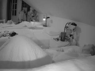 voyeurcam-julmodels-bed-3 camsoda