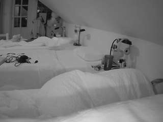 voyeurcam-julmodels-bed-3