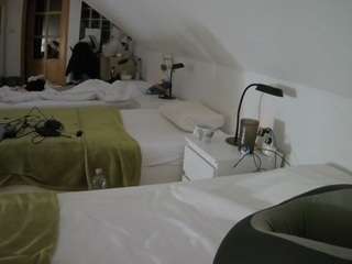 voyeurcam-julmodels-bed-3