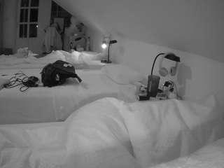 voyeurcam-julmodels-bed-3 camsoda