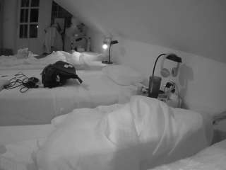 voyeurcam-julmodels-bed-3 camsoda