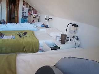 voyeurcam-julmodels-bed-3