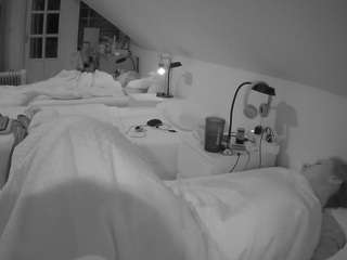 voyeurcam-julmodels-bed-3