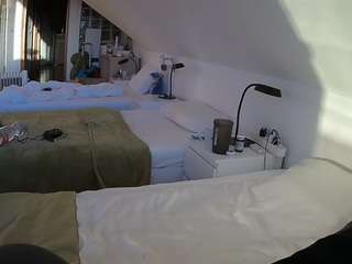 voyeurcam-julmodels-bed-3 camsoda