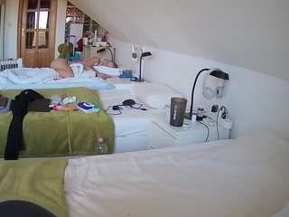 voyeurcam-julmodels-bed-3 camsoda