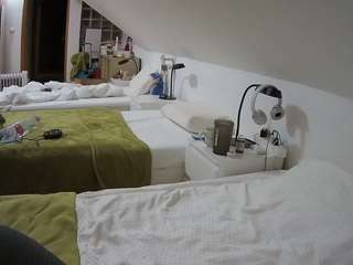 voyeurcam-julmodels-bed-3 camsoda