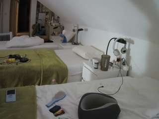 voyeurcam-julmodels-bed-3 camsoda