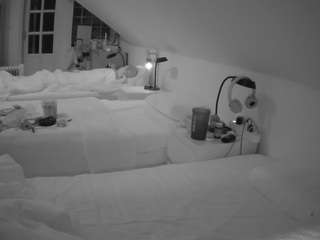 voyeurcam-julmodels-bed-3