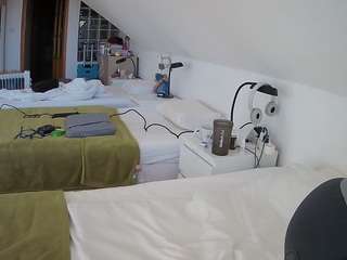 voyeurcam-julmodels-bed-3 camsoda