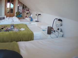 voyeurcam-julmodels-bed-3 camsoda