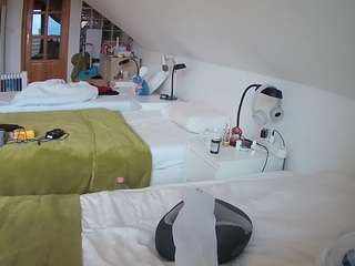 voyeurcam-julmodels-bed-3 camsoda