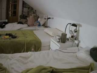 voyeurcam-julmodels-bed-3 camsoda