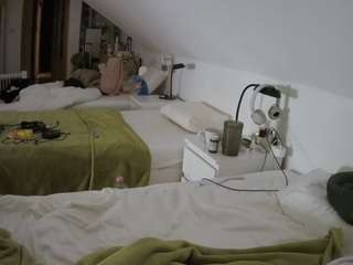 voyeurcam-julmodels-bed-3 camsoda