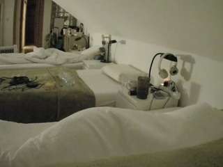 voyeurcam-julmodels-bed-3 camsoda