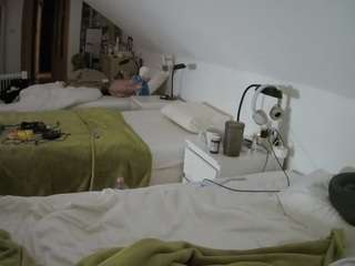 voyeurcam-julmodels-bed-3 camsoda