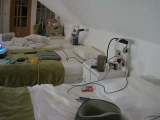 voyeurcam-julmodels-bed-3 camsoda