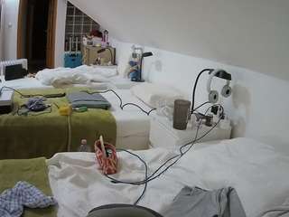 voyeurcam-julmodels-bed-3 camsoda