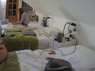 voyeurcam-julmodels-bed-3 camsoda