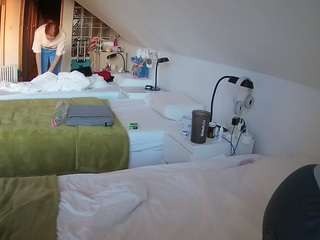 voyeurcam-julmodels-bed-3 camsoda