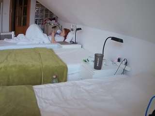 voyeurcam-julmodels-bed-3