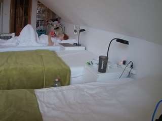 voyeurcam-julmodels-bed-3 Profile Image