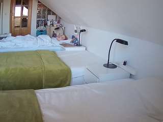 voyeurcam-julmodels-bed-3