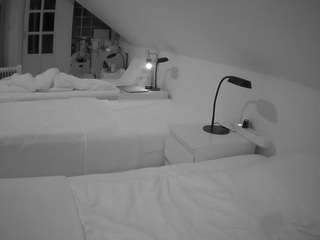 voyeurcam-julmodels-bed-3