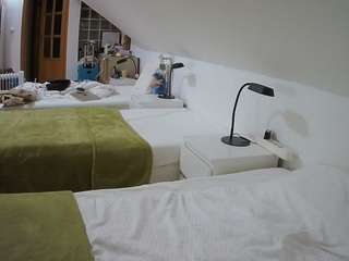 voyeurcam-julmodels-bed-3 webcam