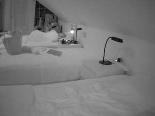 voyeurcam-julmodels-bed-3 webcam model