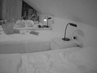 voyeurcam-julmodels-bed-3 webcam model