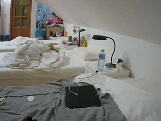 voyeurcam-julmodels-bed-3 webcam model