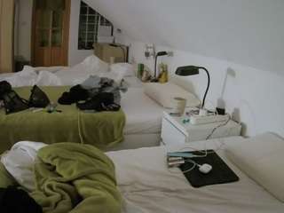 voyeurcam-julmodels-bed-3