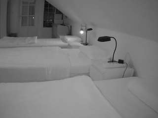 voyeurcam-julmodels-bed-3