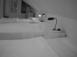 voyeurcam-julmodels-bed-3
