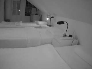 voyeurcam-julmodels-bed-3