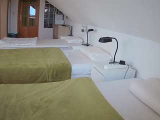 voyeurcam-julmodels-bed-3's CamSoda show and profile