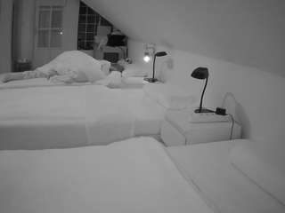 voyeurcam-julmodels-bed-3 Live Webcam on CamSoda